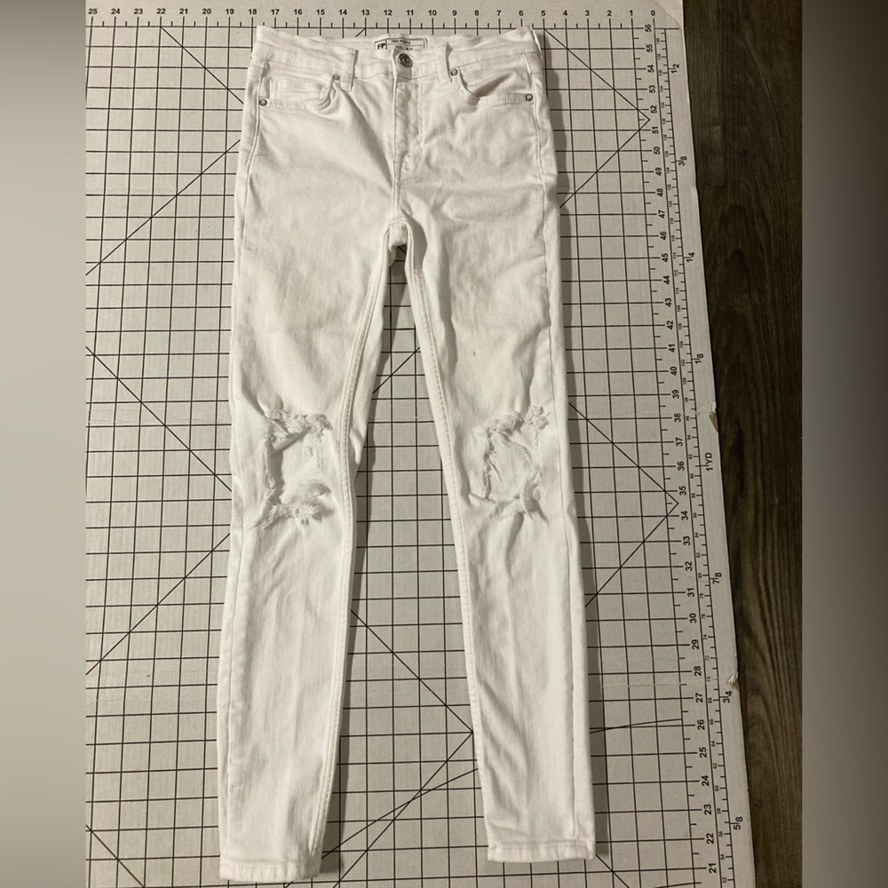 Free People Women’s Size 25 White Distressed Jeans - Picture 1 of 8